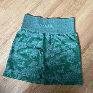 High Waisted Leggings Shorts NVGTN green camo